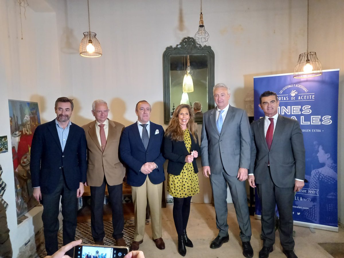SaboresSevilla's tweet photo. Asistimos a presentación campaña en @hotelseises @fontecruzhotels #SpringinSeville. Iniciativa de @Hotels_Sevilla e @INESROSALESsau en la que se entregarán #tortasInesRosales en un #WelcomePack a clientes  alojados en #hotelesSevilla adheridos a la campaña.
#SevillaHoy #GastroSVQ https://t.co/igQXiriUB4