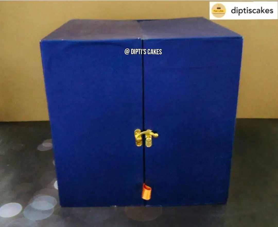 DiptisCakes's tweet photo. 🅢🅤🅡🅟🅡🅘🅢🅔 🅑🅞🅧 🅒🅐🅚🅔 !!!

#surprisebox #surpriseboxcake #surpriseboxes #blackforestcake #cake #cakes #customisedcake #homemadecake #themecakes #egglesscakes #baner #Pune https://t.co/2LCuYLiikF