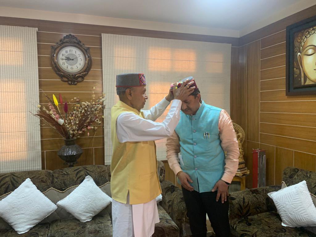 DhumalHP's tweet photo. राज्यसभा के नव निर्वाचित सदस्य प्रो सिकंदर कुमार जी शिष्टाचार भेंट के लिए समीरपुर आए स्वागत एवं धन्यवाद। https://t.co/KXz06lj5wZ