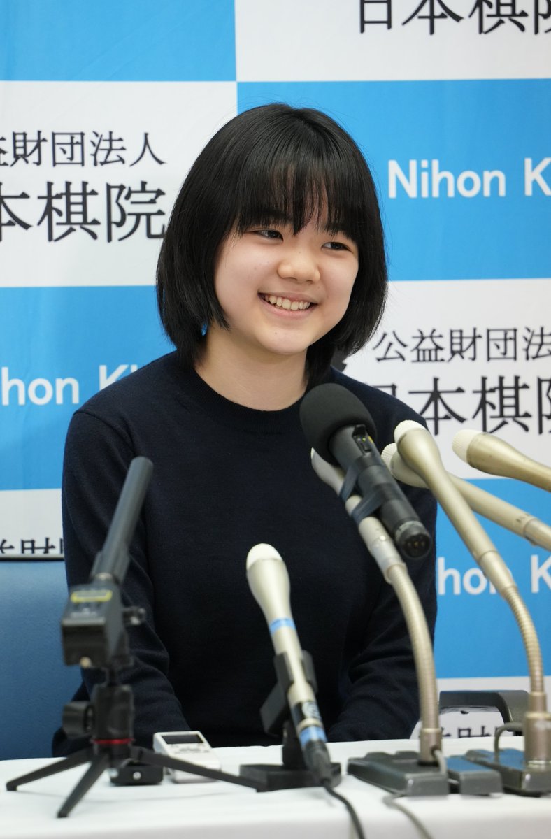 kitano_arata's tweet photo. 囲碁の仲邑菫二段が藤沢里菜女流名人への挑戦権を獲得。史上最年少13歳でのタイトル挑戦となる。 https://t.co/wPJoOqUiqW