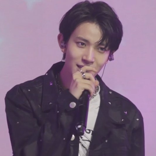 hourlylhs's tweet photo. love of my life 🖤 https://t.co/nWwyFybMHM