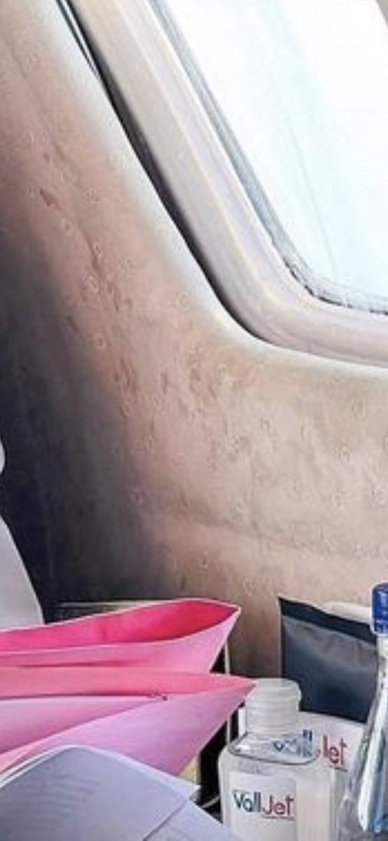 Rvmy213's tweet photo. C’est publié y’a 4 jours etto avait voyager en France pour faire un rendez vous avec gassama ptnnn +1 preuve mais RT LE MAX LES ALGERIENS ! 
#ALGERIE_Cameroun #الماتش_يتعاود #Algeria_and_camerion_match_unjust_Bring_us_back_the_match_Where_is_FIFA PARTAGIWWWWW MAX!🤍 https://t.co/YuZ7qPMACN