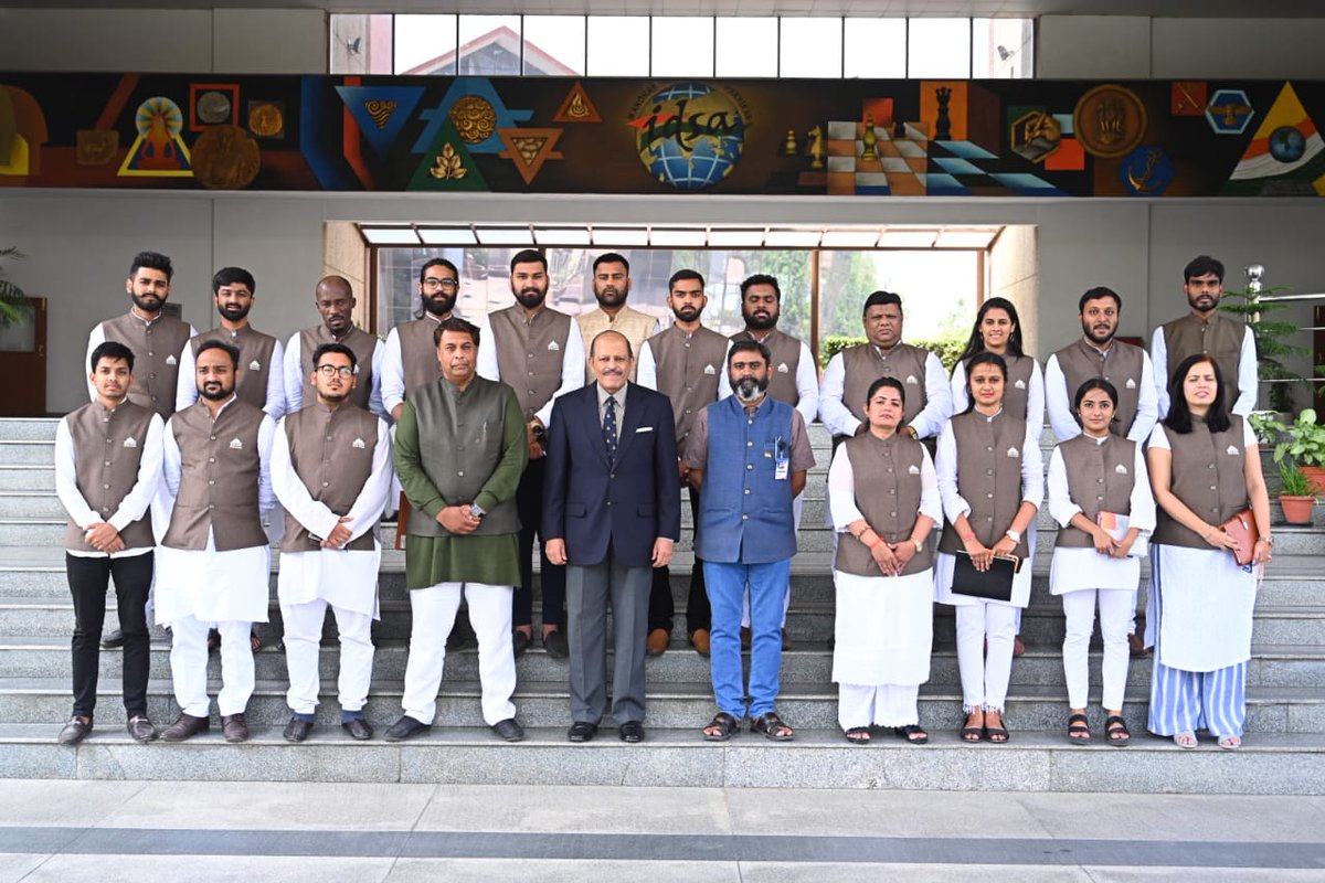 mit_sog's tweet photo. MIT School of Government's MPG 17th batch students interacted with @SujanChinoy - Director General, @IDSAIndia on Day 9 of National Study Tour 2022
#MITSOG #CareerinPolitics #NationalStudyTour https://t.co/D9xljhcne3