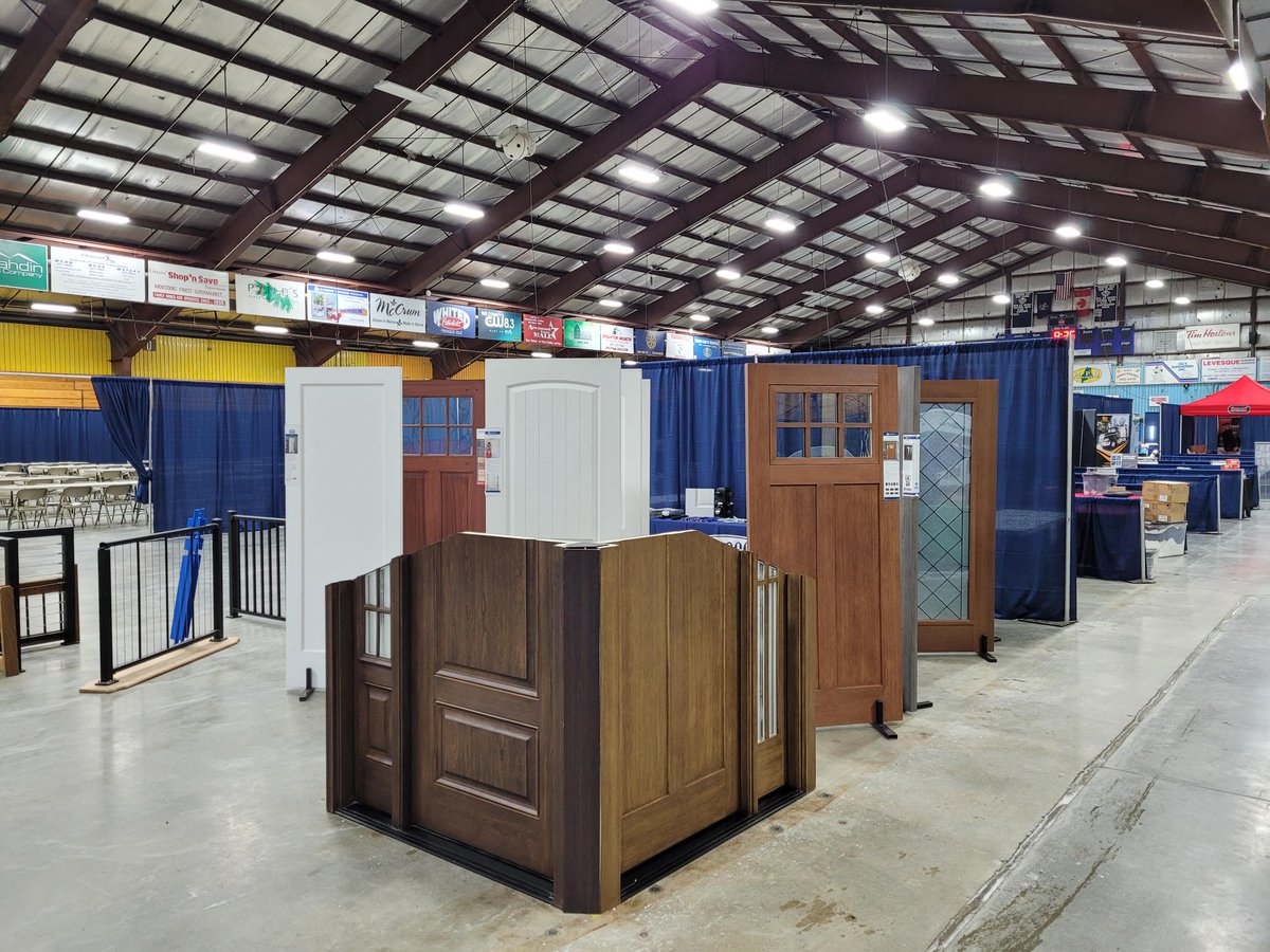builtbybrosco's tweet photo. Near the the #PresqueIsleMaine area? Stop by the @SWCollinsCo Contractor Show at the #NorthernMaineForum - visit the #BROSCO booth to learn more about @JELDWEN , @CrownHeritage , @SimpsonDoor , #VistaRailing , #DSIRailing & more! We'll also have copies of our Book of Designs ! https://t.co/3rPaExcbCc