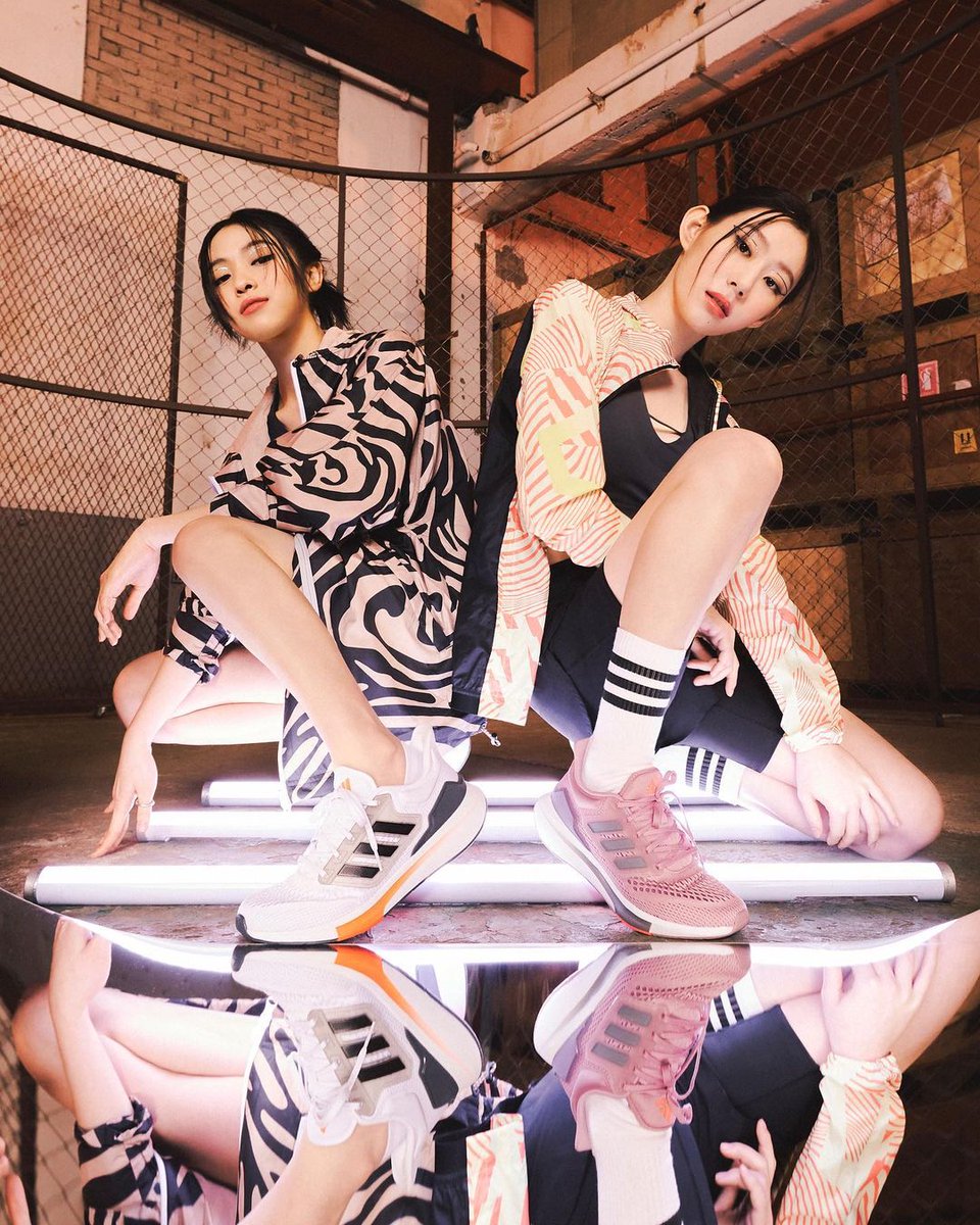SRJ_Global's tweet photo. ITZY x adidas x DAZED KOREA
HELLO COMFORT
πhttps://t.co/sjYCvhhRl9
#ITZY #RYUJIN #μμ§ #λ₯μ§ #μλλ€μ€ #Adidas #μλλ€μ€λ¬λ #AdidasRunning #μ΄ν21 #eq21 #hellocomfort @ITZYofficial https://t.co/qzRNgdMfIV