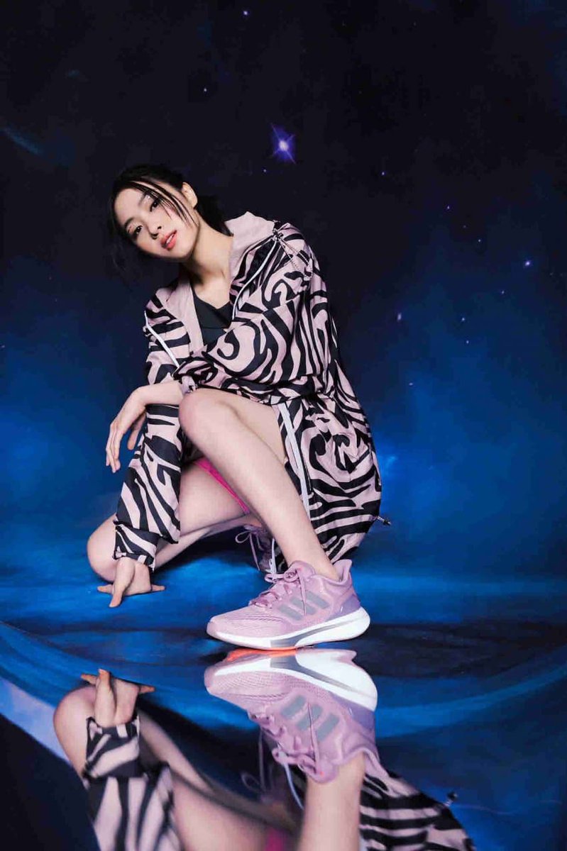 SRJ_Global's tweet photo. ITZY x adidas x DAZED KOREA
HELLO COMFORT
πhttps://t.co/sjYCvhhRl9
#ITZY #RYUJIN #μμ§ #λ₯μ§ #μλλ€μ€ #Adidas #μλλ€μ€λ¬λ #AdidasRunning #μ΄ν21 #eq21 #hellocomfort @ITZYofficial https://t.co/qzRNgdMfIV