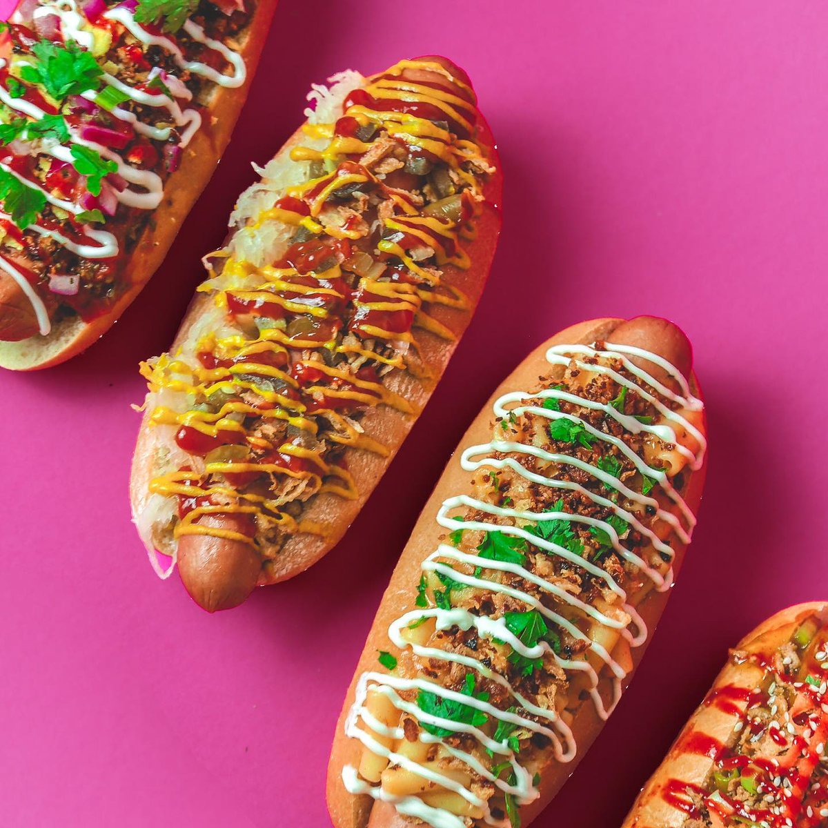 🌭🌭🌭🌭🌭🌭
WHO LET THE DOGS OUT?! 🤭
It was PIG OUT DOGS that's who! 
Don't they just look fabulous?! 
Even better IRL, so come visit them + us at VN 5/5/22 🌭
vegannights.uk