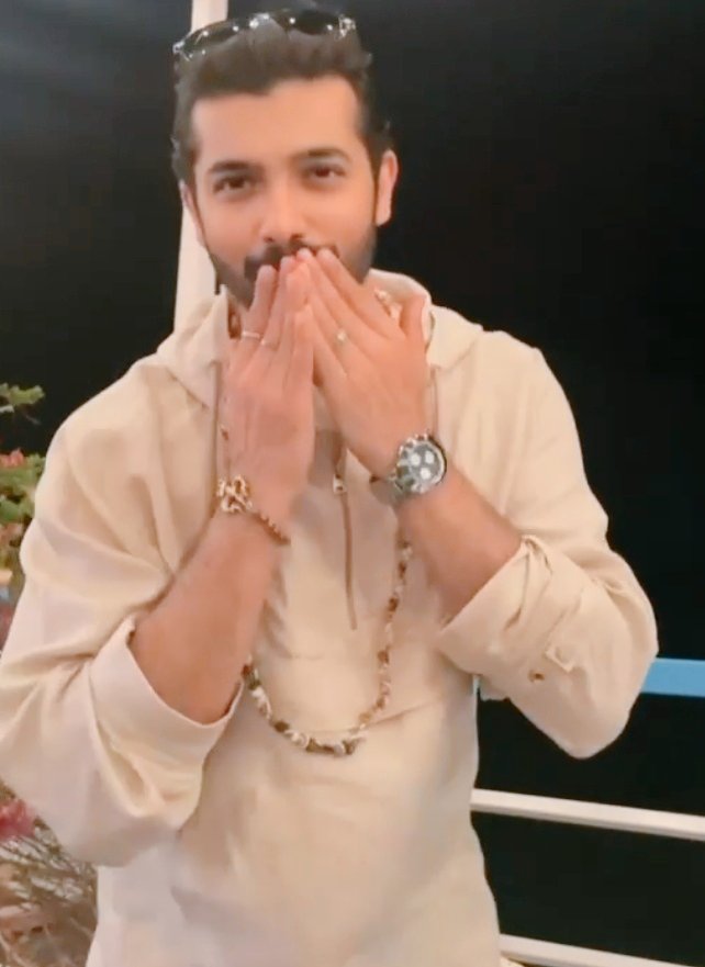 ChandaVarma13's tweet photo. We want more pics in this hoodie Mr. Malhotra ji ❤️❤️ bade hi cool andaz me h janab 🔥🔥❤️  
#SharadMalhotra https://t.co/aVBkJ9POVx
