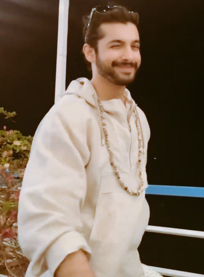 ChandaVarma13's tweet photo. We want more pics in this hoodie Mr. Malhotra ji ❤️❤️ bade hi cool andaz me h janab 🔥🔥❤️  
#SharadMalhotra https://t.co/aVBkJ9POVx
