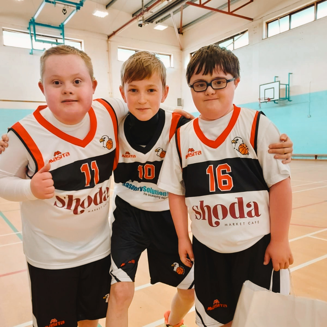 ShodaCafe's tweet photo. Absolutely delighted to have sponsored the kits for the North Kildare Eagles Inclusive Team! James, Tom and Oliver were looking very smart on the day when they received their Shoda kits and treats! 👏

Wishing the lads all the very best in their upcoming games! 🏀 https://t.co/cUCQ6kY4i5