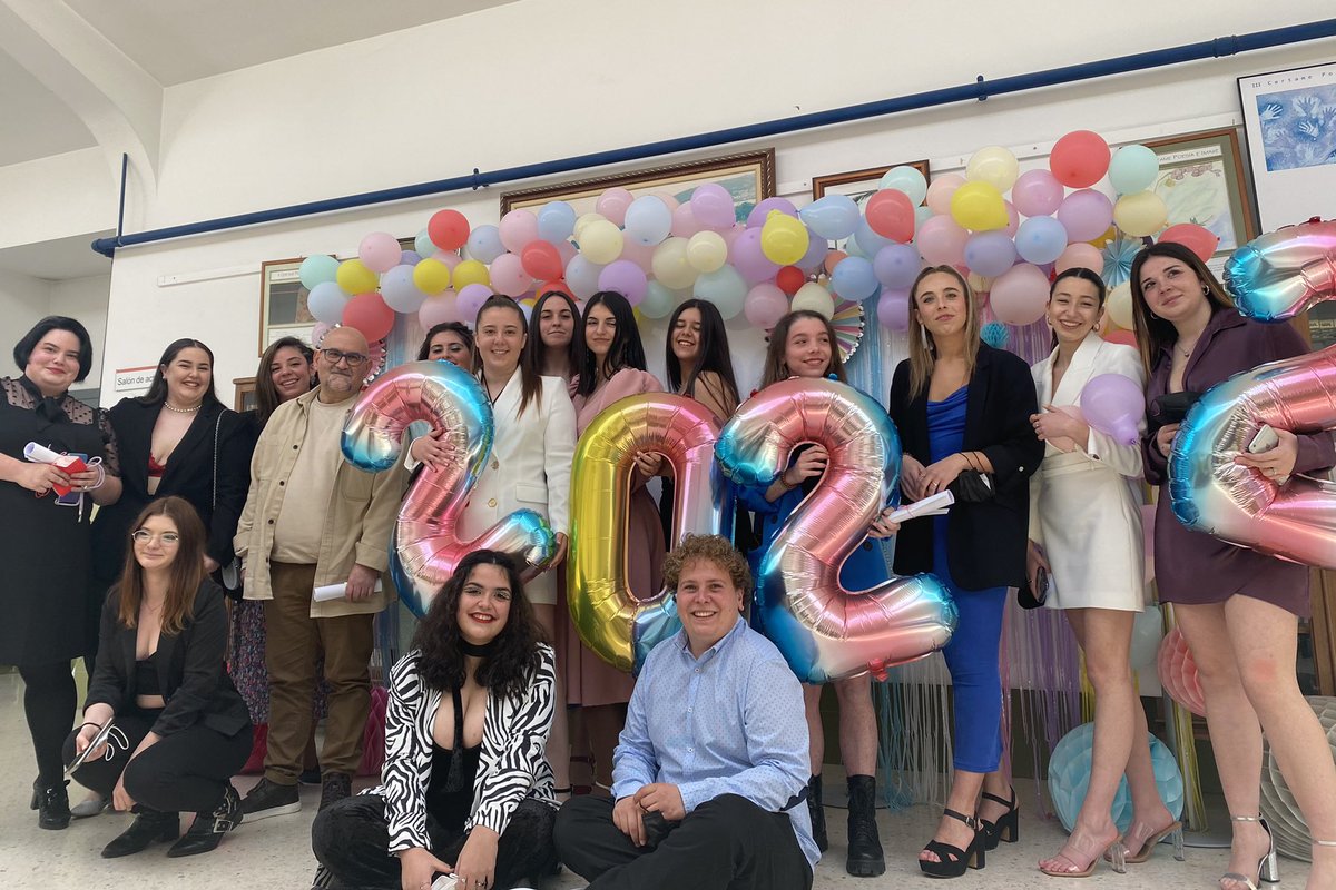elena_aneiros's tweet photo. Nos graduamos?? Actividades de aula motivadoras para nuestro alumnado del #CSGuías del @cifprodolfoucha #protocolo #preevento #planificación #evento #ejecución #postevento #evaluación #cronograma #claim #invitaciones #savethedate #discursos #escenografía #FPGalicia @FPGalicia https://t.co/4lEMQaWzpD