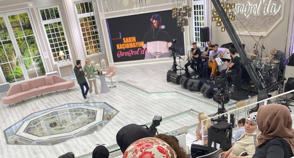 Canım o gün çok önemli bi canlı yayına katılcam ya gelemem dediğimde benim katıldığım canlı yayın