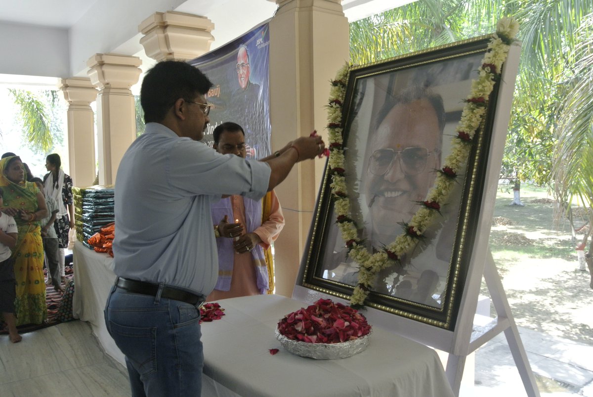 sanjaysinhaPat's tweet photo. Remembering the legendry industrialist, leader &amp; philanthropist, Shri O.P. Jindal, our revered Babuji on his 17th "Punyatithi".
#RememberingOPJ 
@MPNaveenJindal 
@JSPLCorporate https://t.co/yDvHGyFdIz
