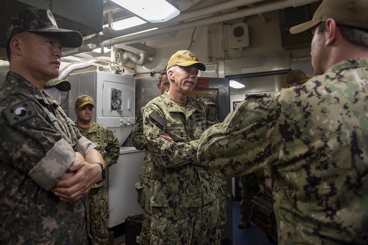 #NavyPartnerships are VIP

🇺🇸 🇰🇷 

Vice Adm. Karl Thomas, Commander, @US7thFleet, center, and Rear Adm. Kim Kyung Cheol, Director, Maritime Operations Center, Republic of Korea Fleet Command, left, receive a tour of #USSEmorySLand (AS 39) in Santa Rita, Guam, March 28.