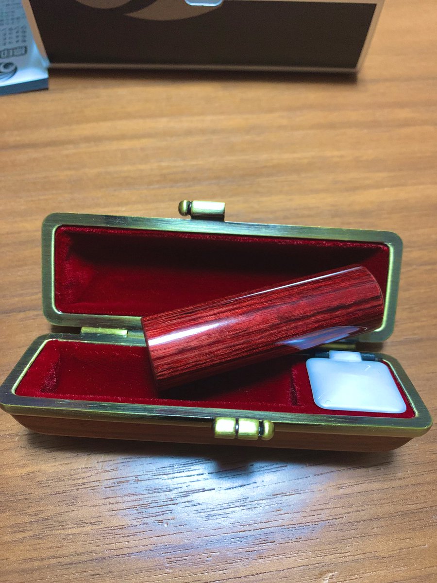 vapeneko's tweet photo. 43年生きてきて初めて実印っぽい実印を作った☺️
18mmのゴッツイやつ、存在感半端ない。

フィリピンmodにありそうな素材だなぁと思うってことは、まだVAPE脳は健在だって事か🤔 https://t.co/yG7QTqG4Jd