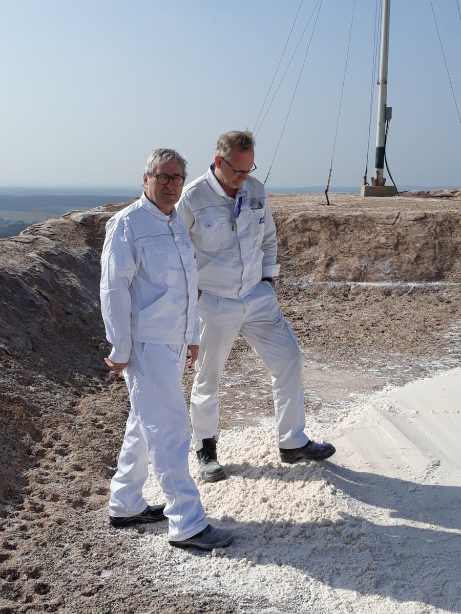 MWL_LSA's tweet photo. Antrittsbesuch mit imposantem Ausblick und spannenden Einblicken: Der für #Bergbau zuständige Staatssekretär Dr. Jürgen Ude hat sich im Kaliwerk #Zielitz über Abbau und Aufbereitung von Kali informiert.
#Wirtschaft #Düngemittel #mwl #sachsenanhalt https://t.co/dhicwrNI4U