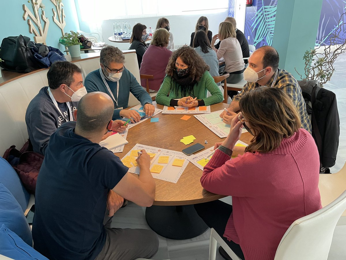malusalsol's tweet photo. Taller APAGANDO FUEGOS desde Krakatoa. !!! Aqui se comparte!!!!Juntos lo hacemos mejor.  #APE #AndaluciaFP #Aulasdeemprendimiento @ies_nieves https://t.co/LHi8rHMLgz