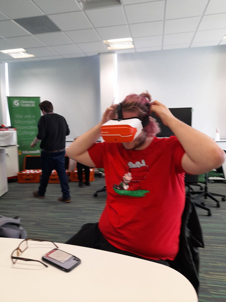 What an amazing session for our students on VR @Innovategrimsby thanks to Drew and @Heather_Hannah_ for the session. @DebKellsey this has been innovative and so exciting  @GIFHEPARTS @gifhe @Deb_Gray_1 @gifheVP https://t.co/BOkJEIYDPi