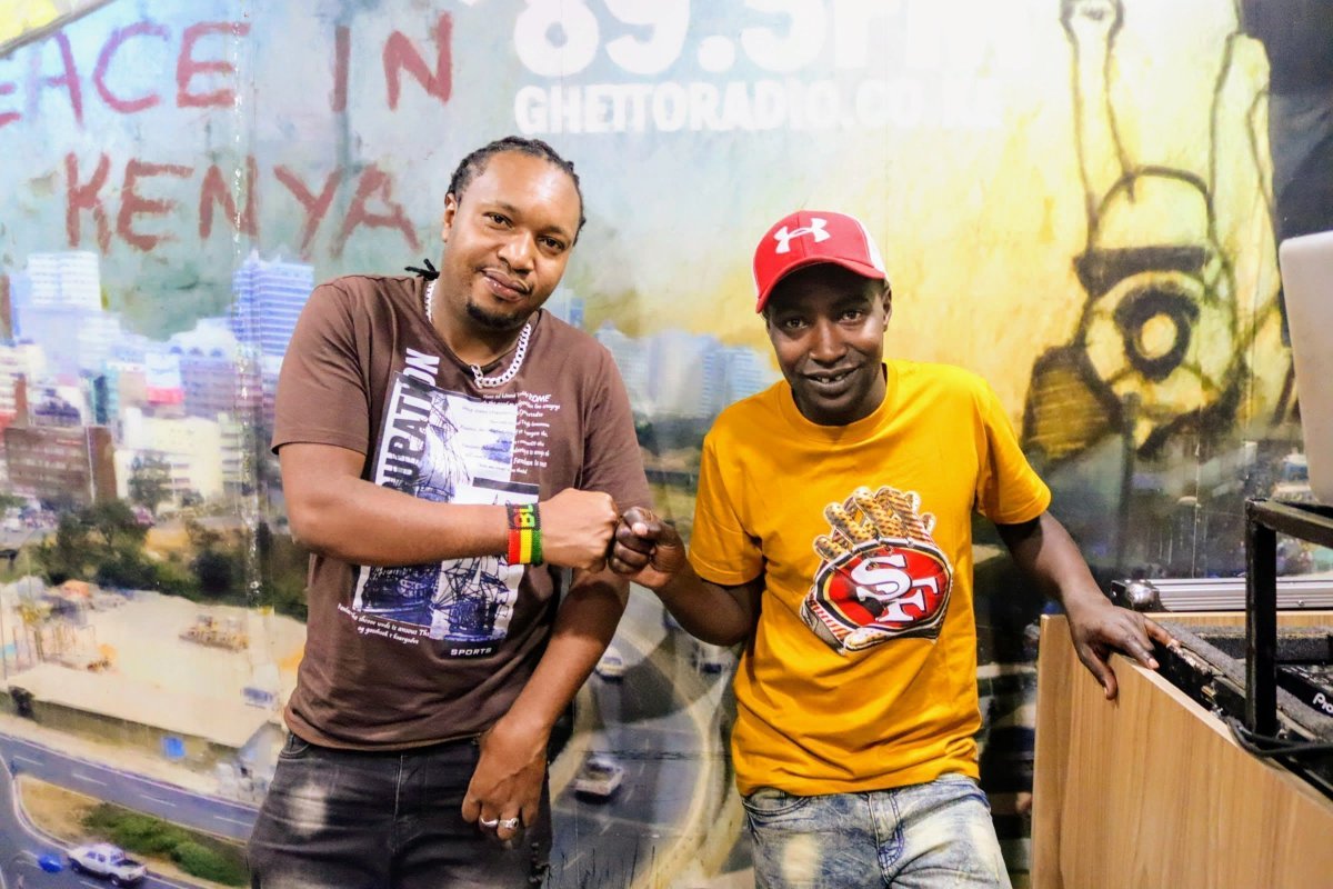 Roots Thursday ndani ya Kenya's Number One drive show #Goteana na @DjBlingGhetto x @ABonokodeh Gotea mbogi true!