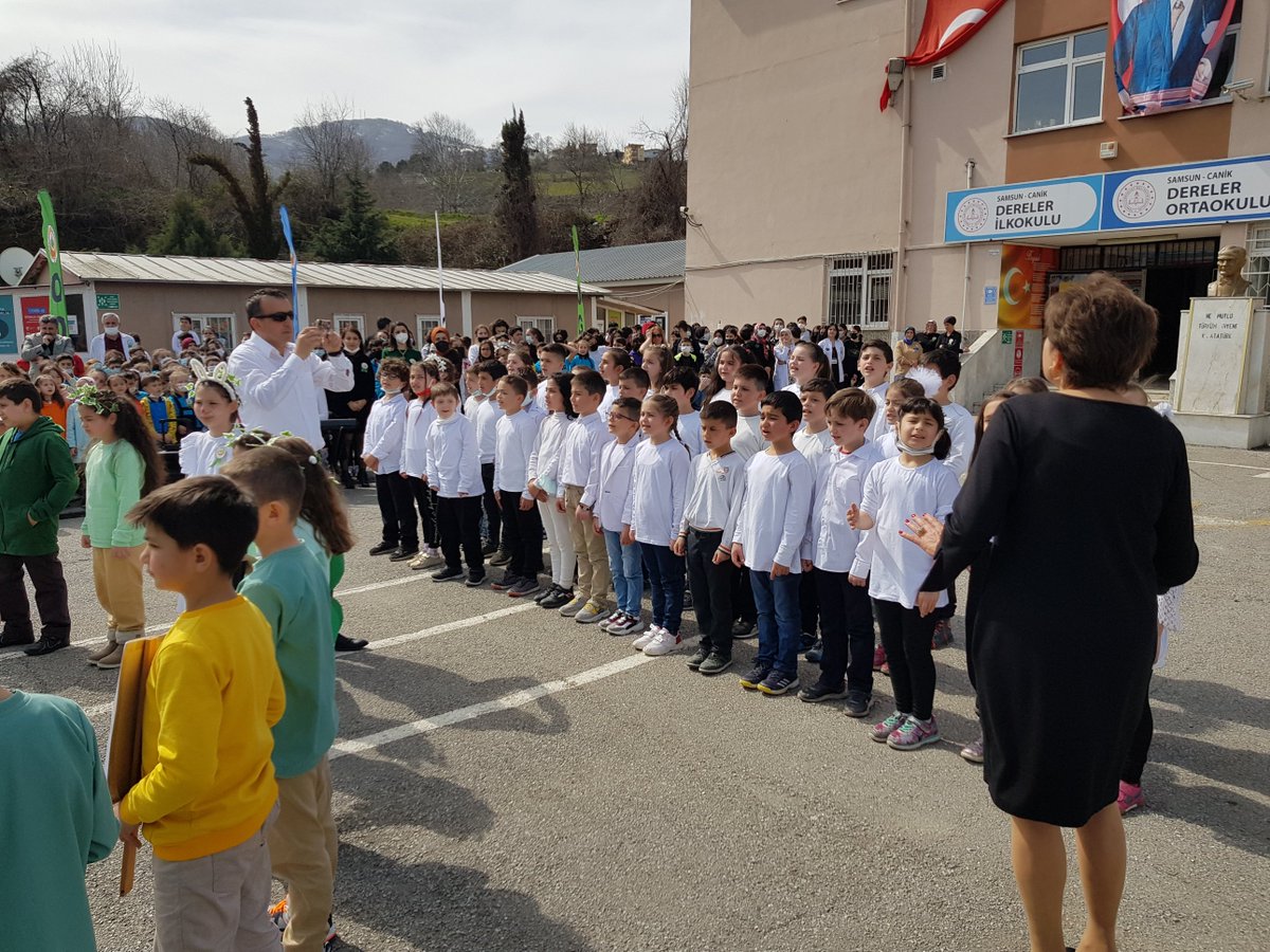 DerelerIlkokulu's tweet photo. Öğretmen ve öğrencilerimiz tarafından hazırlanan drama, piyes, şiir ve koro çalışmaları ile sergimiz katılımcıların büyük beğenisini topladı.
@mahmutlu
@ibrahimsandikci
@OrmanSamsun
@ZahitKoseoglu
@CanikMem
@DerelerIlkokulu https://t.co/Bk2tXpKtKF