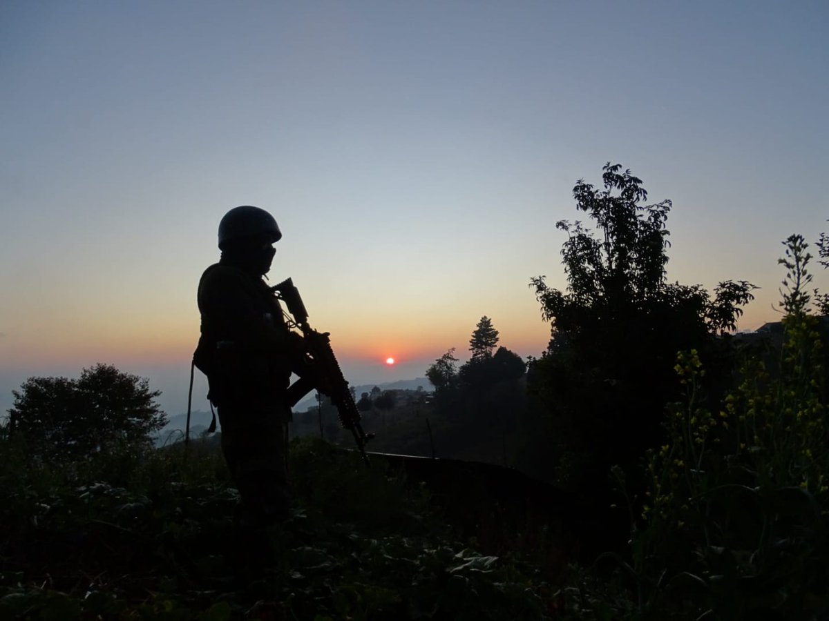 ¡Buenos días #Guatemala! 🇬🇹 

Soldados de la Brigada de Operaciones para Montaña del #EjércitoGT | #MINDEF te saludan.