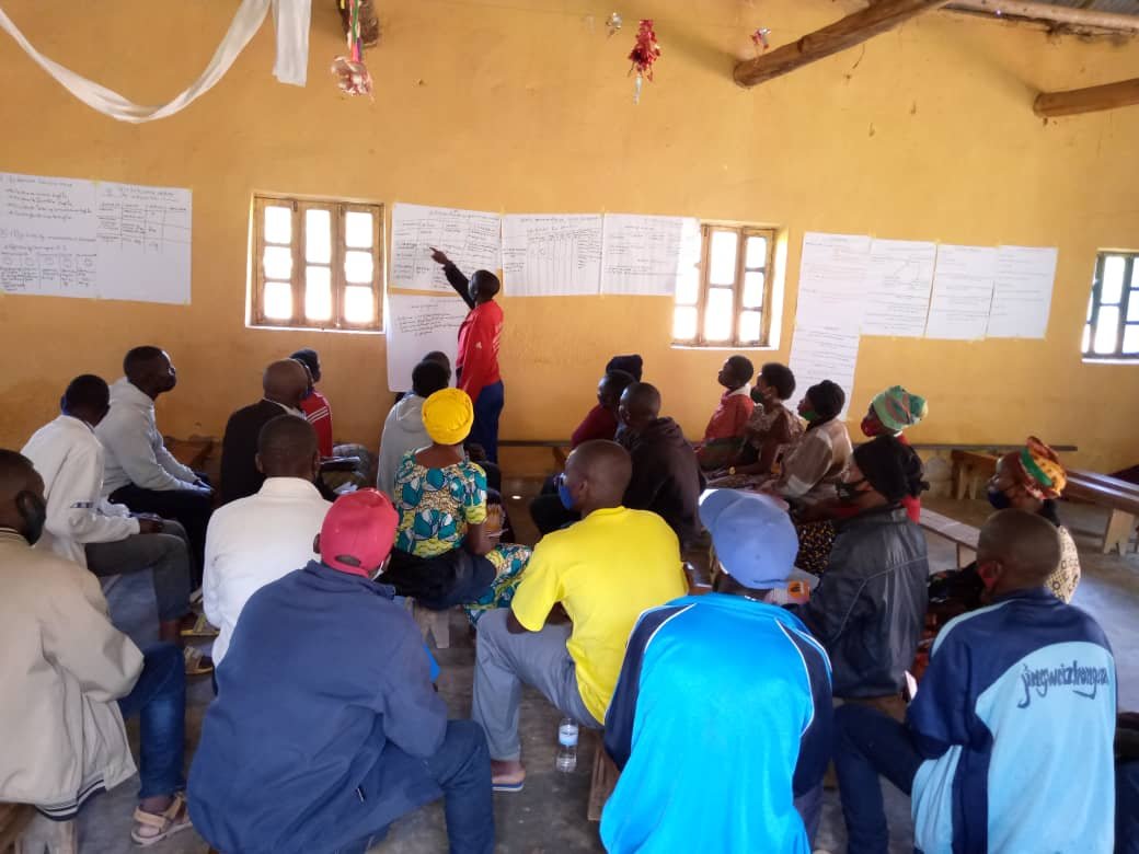 CladhoRwa's tweet photo. 1/3
For 5 days, in @GakenkeDistrict in different sectors through #CitizensVoiceandActionProject funded @WVRwanda a group of 30 people is being trained on #CVAModel.
CVA contributes to ensuring that parents and caregivers survive, adapt, thrive and provide well for their #children https://t.co/PZIKdkOYft