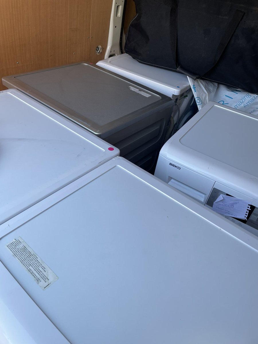 HomelessHamper4's tweet photo. Now that’s a mammoth Homeless Hampers week and it’s only Thursday!! we bought and delivered 5 washing machines, 4 beds, a chest of drawers and a TV!! Giving people the hope as they see their new flats develop into homes. #workingtogether #simles @BARCALeeds @simonotstreets 💛 https://t.co/ONJ7hAFmm3