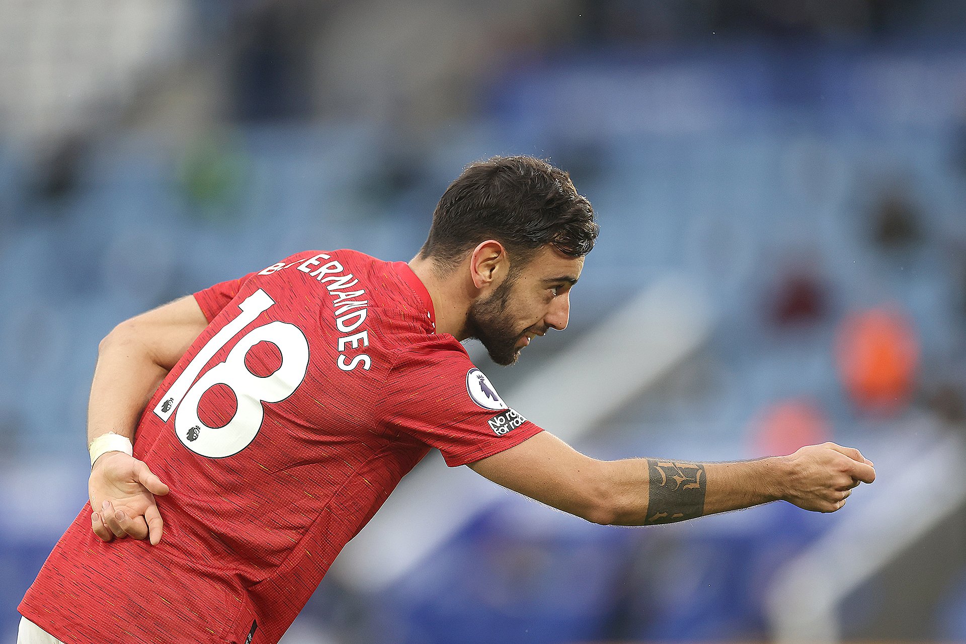 コケ ブルーノ フェルナンデス 元プロサッカー 選手の父とfcポルトのサポーターだった母の間に生まれた彼は幼い頃から才能を見せ とんとん拍子でサッカー選手としての階段を駆け上ります そして17歳の時 セリエbにいたノバーラヘ移籍します ここまでの