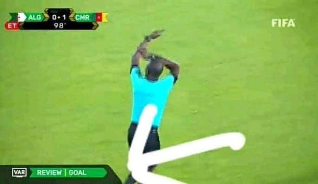 anesgze's tweet photo. Is That Fair FIFA ??
#Algeria_and_Cameroon_match_unjust_Bring_us_back_the_match_Where_is_FIFA_
#الماتش_يتعاود https://t.co/3MrekJcmBP