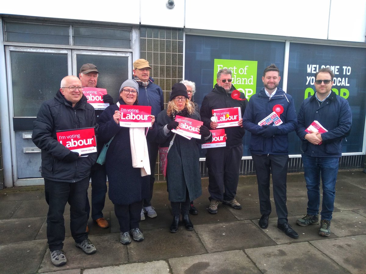 Great to welcome @JimfromOldham  and a team from @IpswichLabour to Rushmere Ward this morning, many residents unhappy with the Tory failure to help people with rising energy costs