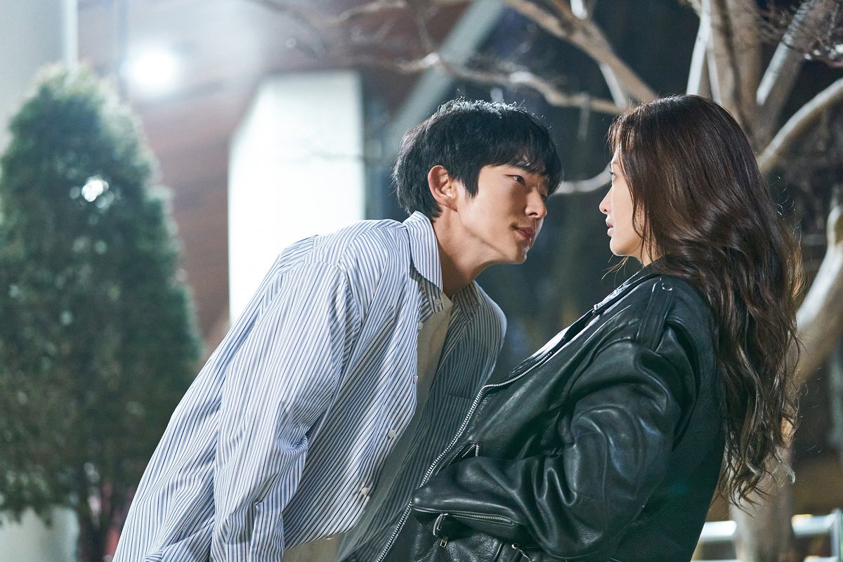KimJaeKyungBR's tweet photo. 『#StillCuts | 📸 O período de crescimento de Kim Han-mi (#KimJaekyung), cujo futuro foi alterado devido a Kim Hee-woo (#LeeJoonGi), aumentará ainda mais o índice de química. A vida de Kim Han-Mi, que teve uma adolescência tortuosa na escola, +
#AgainMyLife #Jaekyung #김재경 https://t.co/9xpBuSMzw6