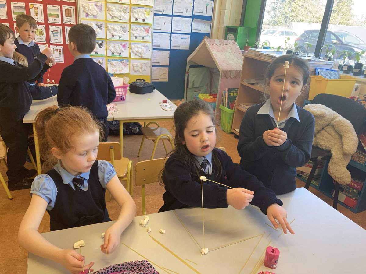 MissSDaffy's tweet photo. Todays problem solving challenge was to see who could build the tallest marshmallow tower! There was lots of teamwork and discussion needed for this one! @STEAM_Clare @ClareEdCentre @ns_quin https://t.co/s0EIdSWEUg