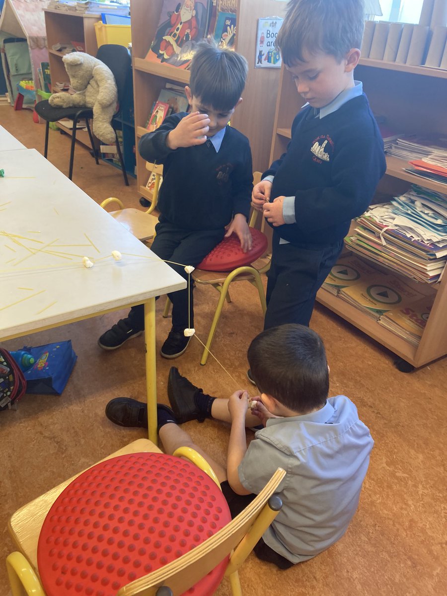 MissSDaffy's tweet photo. Todays problem solving challenge was to see who could build the tallest marshmallow tower! There was lots of teamwork and discussion needed for this one! @STEAM_Clare @ClareEdCentre @ns_quin https://t.co/MAve4LERHG
