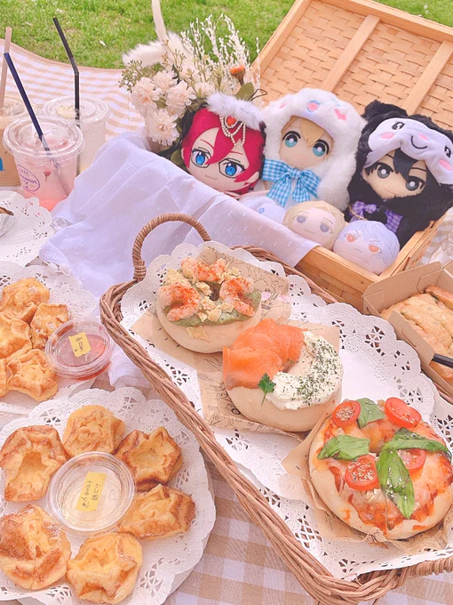 あけ&amp;にの氏と桜見ながらおしゃピクしたユジキリぬいも桜で映えて嬉しいね 