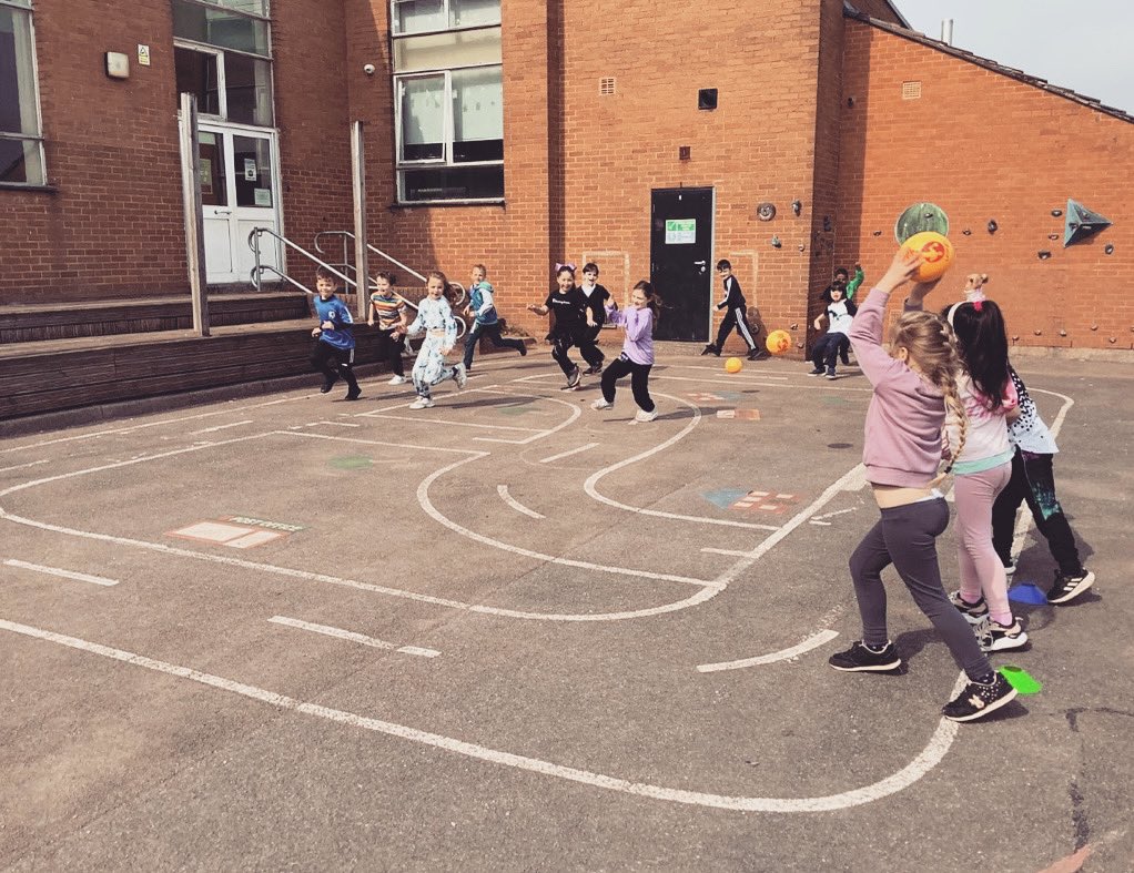 Springwood_Prm's tweet photo. We have continued to develop our throwing and dodging skills. We are looking forward to our dodgeball tournament next week.

#springyear2 #springhealthandwellbeing #springoutdoors #WalesOutdoorLearningWeek @craigarmiger @OutdoorCoachUK https://t.co/jV2cg8nUV8