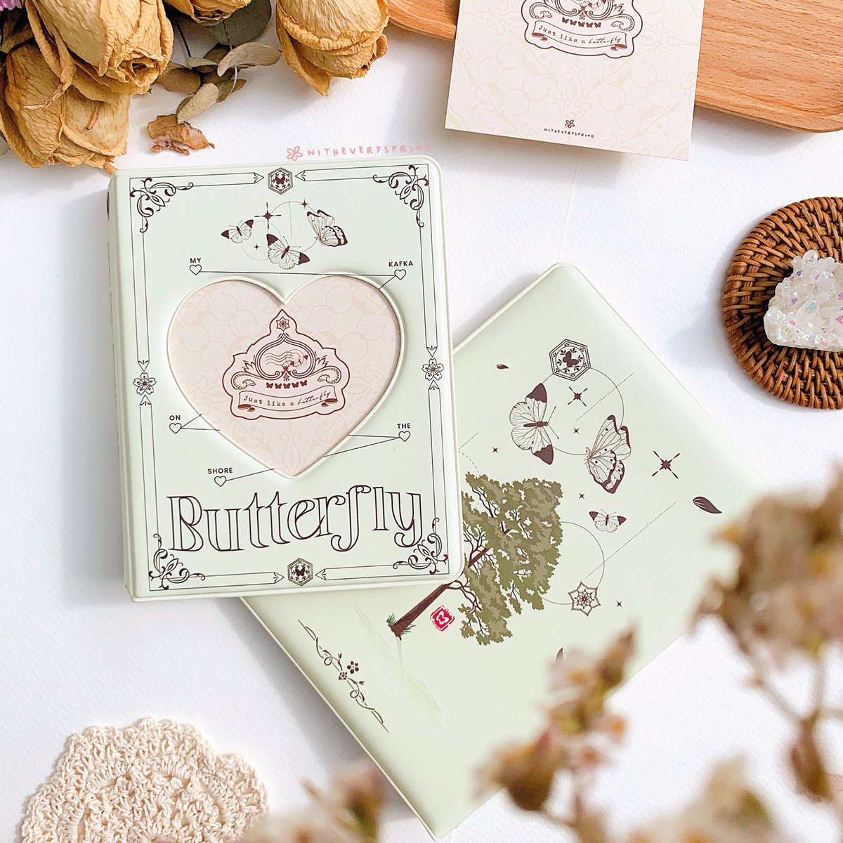 witheveryspring's tweet photo. 🦋 BUTTERFLY COLLECT BOOK / PHOTOCARD BINDER ~ :･ﾟ✧ 

this will be up in my april launch! deets soon 💭 an A6 version will also be available ~ pics ⬇️

pls help to RT! 💗💫 https://t.co/VmMa1KmFiy