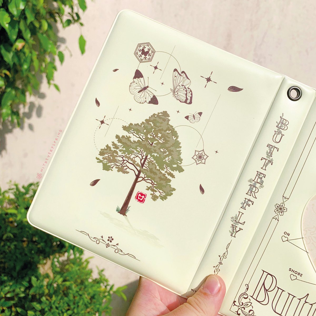 witheveryspring's tweet photo. 🦋 BUTTERFLY COLLECT BOOK / PHOTOCARD BINDER ~ :･ﾟ✧ 

this will be up in my april launch! deets soon 💭 an A6 version will also be available ~ pics ⬇️

pls help to RT! 💗💫 https://t.co/VmMa1KmFiy