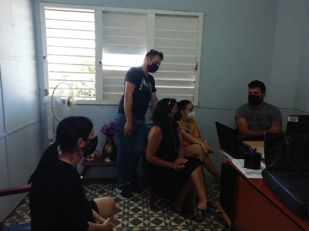 elio_VillaClara's tweet photo. #Ahora intercambio con @EnitMartinezG director de Informática del @MTSS_CUBA. #CubaInformatiza #CubaViveYTrabaja #Cuba #VamosConTodo @PuertoRaisa @yanes_yamilet @Leonard20664378 @TrabajoVC @Colina72101620 https://t.co/jDeNhEsWyU