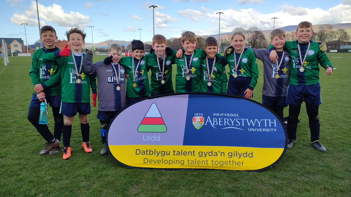ysgllanfairdc's tweet photo. Llongyfarchiadau enfawr am ennill y darian heddiw yn nhwrnament pel droed cymysg yr Urdd. Fantastic result today in the Urdd football tournament. ⚽️⚽️⚽️ https://t.co/TMkJgilqzX