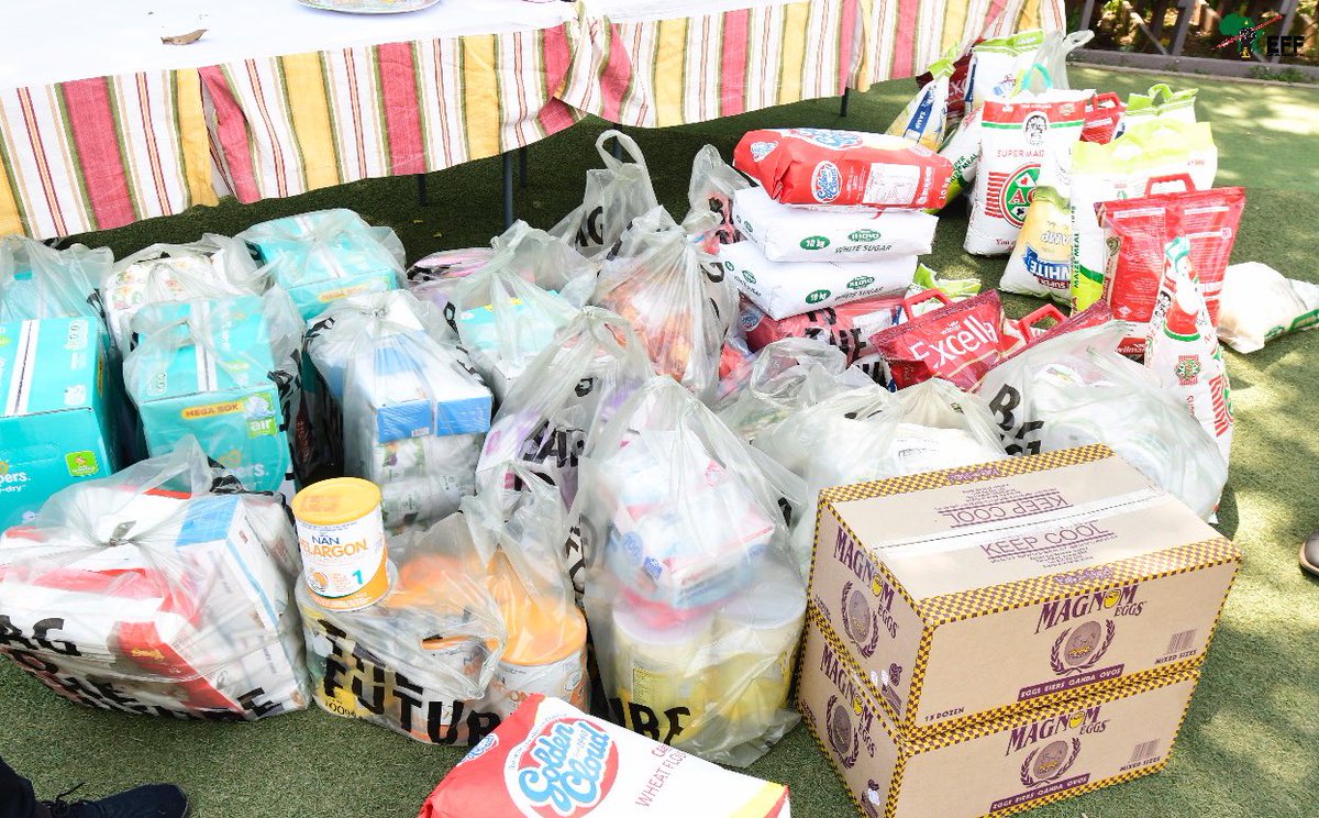 EFFSouthAfrica's tweet photo. [In Pictures 📸] Today the EFF donated groceries to Othandweni Children’s Home in Soweto

The home takes care of abandoned, neglected and abused children from ages 0-21.

Their contribution to society must never go unappreciated, these are unsung heroes!

#EFFCares https://t.co/Vrf0J03wJT