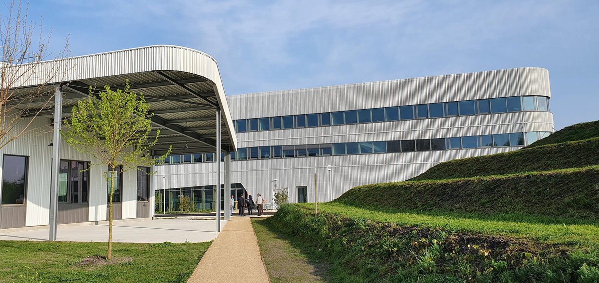 En découverte du nouveau campus <a href="/SNCFReseau/">SNCF Réseau</a> de Begles-Bordeaux qui accueille ses premiers stagiaires dès lundi ! Un cadre magnifique et des plateaux techniques en cours de finition pour réaliser les formations initiales et de perfectionnement des exploitants et mainteneurs