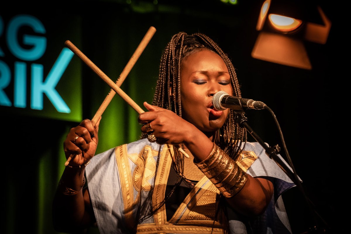 Pouviez-vous imaginer un meilleur départ pour la partie musicale du Salam Orient Festival? 

Ma manière également de célébrer la victoire de nos vaillants lions de la Téranga pour leur qualification à la coupe du monde #Quatar2022 #Kebetu