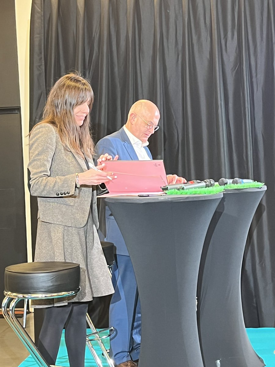 FTravail_NDIE's tweet image. 👷🏽‍♀️👷🏻@Poleemploi_Ndie et @FRTP_Normandie ont signé aujourd&apos;hui une convention pour accompagner les entreprises du secteur des travaux publics dans leurs besoins en recrutement #Tousmobilisés #JeRecruteAvecPôleemploi