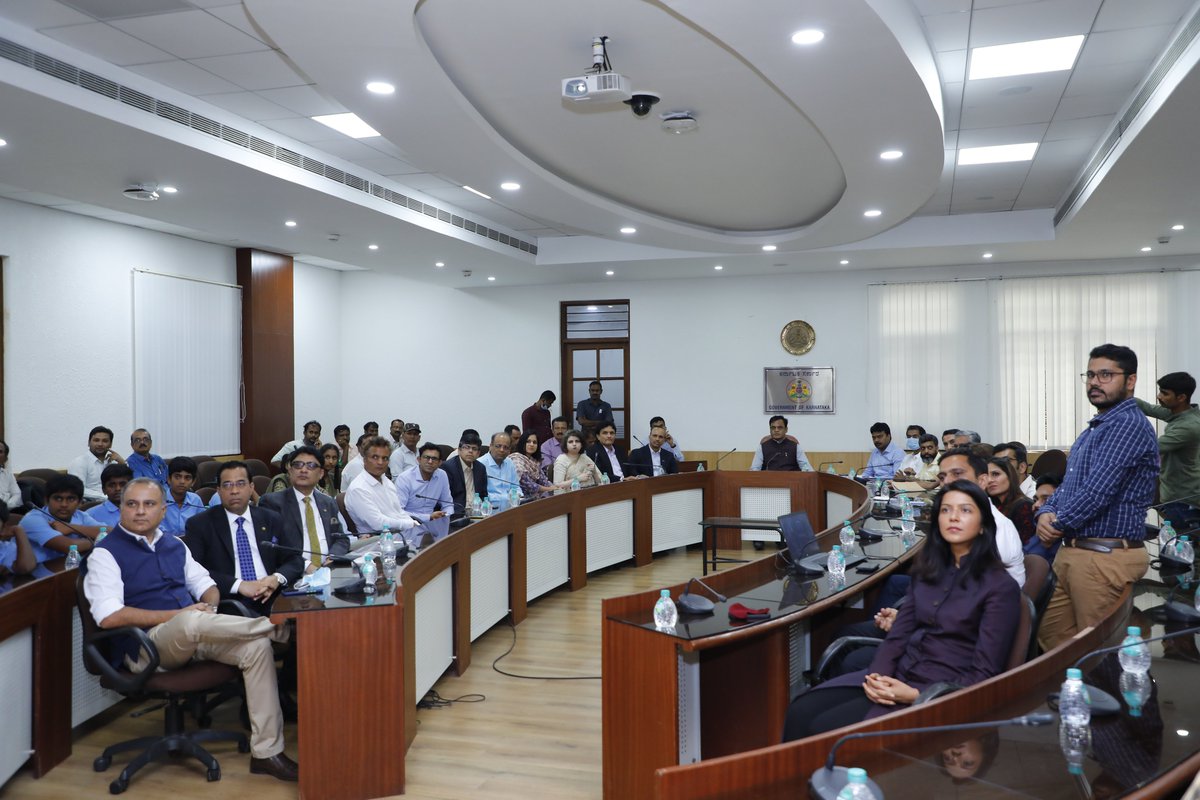 UnstoppableYUVA's tweet photo. Heartist Thanks to @drashwathcn &amp; @OfficeofAshwath  for hosting about 20 amazing CEOs  @UnstoppableYUVA movement. All CEOS gave blessings &amp; power-packed tablets from @Lenovo_in to each child. Truly grateful to amazon, cloudtail &amp; Catamaran for being our smile partners. https://t.co/5xeBI8ay27