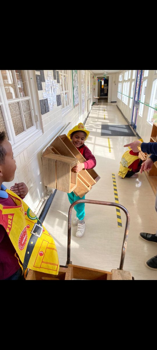 Anyone need any help putting out fires? 🔥 📛 👩‍🚒 🚒 🧯  The sunshine fire and rescue team are here to help!