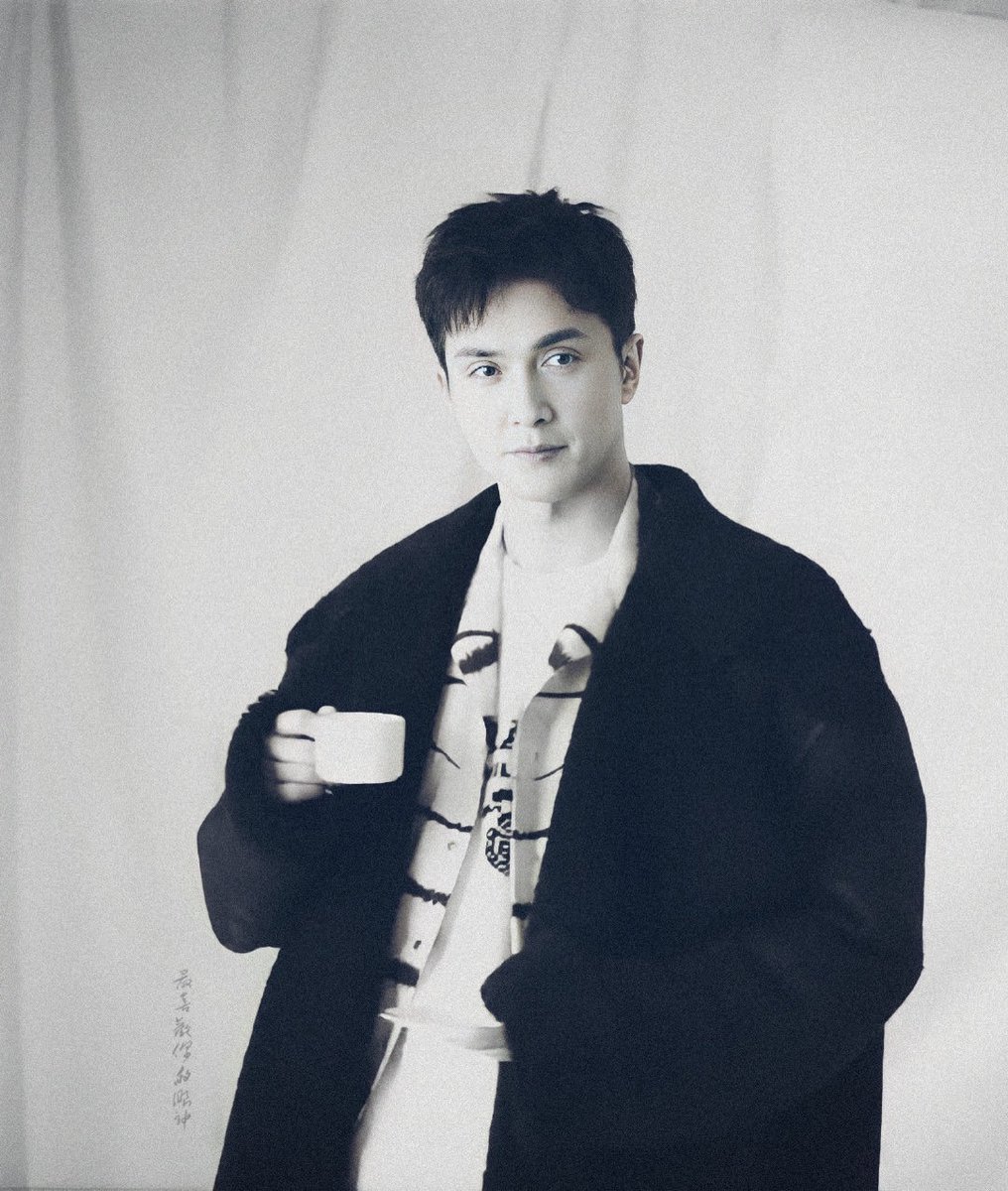 RZsWt1svDdvlcni's tweet photo. อยากหายง่วงให้จิบกาแฟ  
อยากมีคนแคร์ให้มาจีบเรา🥰🥰ซะหน่อยเห็นรูปแล้วอดไม่ได้ #GaoWeiguang #เกาเหว่ยกวง https://t.co/O0iHBr9Tts