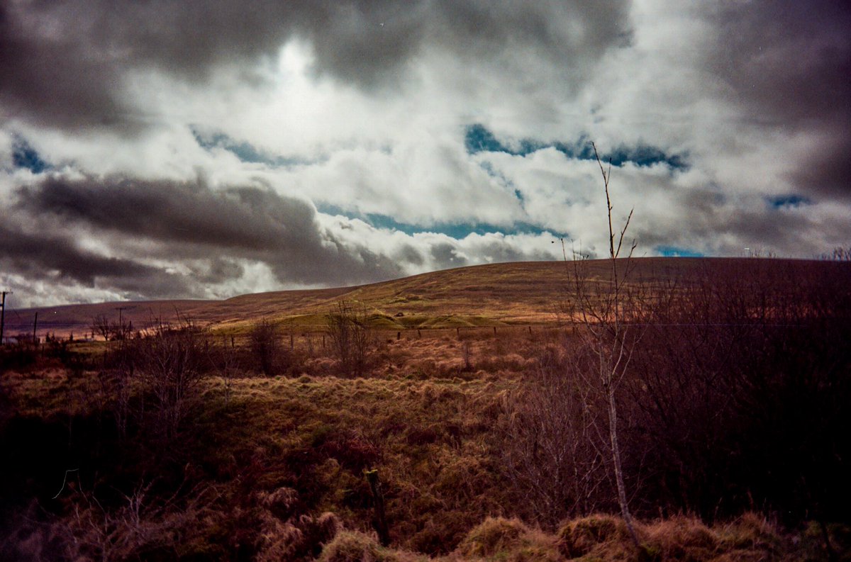 TobyVPhoto's tweet photo. Brooding Valley Weather.
Another one from the #retoproject #retoultrawideandslim shot on @fujifilmuk #Fuji400
#retoultrawideandslim
#retouws
#analoguephotography
#sunny16podcast
#believeinfilm
#vally
#clouds
#C41
Posted from self isolation. https://t.co/EEbaZM8052