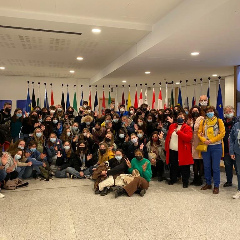 IESCanadaRealValmojado tweet media