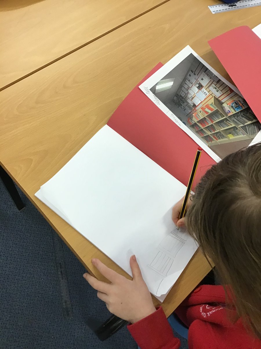 bishoptonprim's tweet photo. Year 1/2 have started their initial sketches with @GougeonLynne from #thisismyartandsoul based on their topic of 'Bishopton and the local area'. Year 1/2 have been focusing on doing light pencil strokes and their observation skills. #bishoptonyear12 #bishoptonart #bishoptonmural https://t.co/IYVJDOkrEm