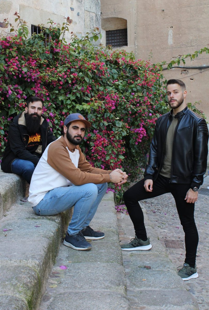 Tree_HouseBand's tweet photo. Hoy a las 23:30 se emitirá nuestra entrevista en @mueveteCEX , de @cextremadura .

Esperamos que os guste ;) https://t.co/VACl3bOzFz